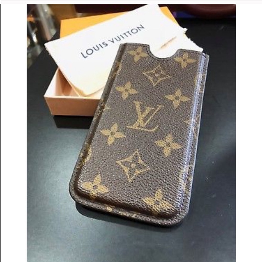 Louis Vuitton Multi Purpose Pouch - Picture 2 of 8